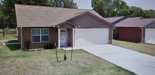 3 Bedroom/2 Bath/2 Car Garage Brick Homes In Okemah