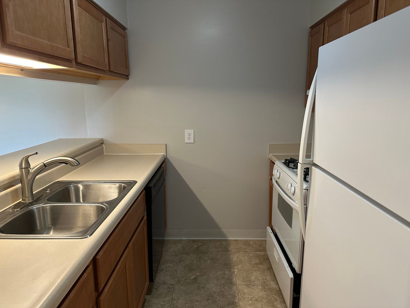 Fort Wayne Apartment: 5810 Meadows Dr.