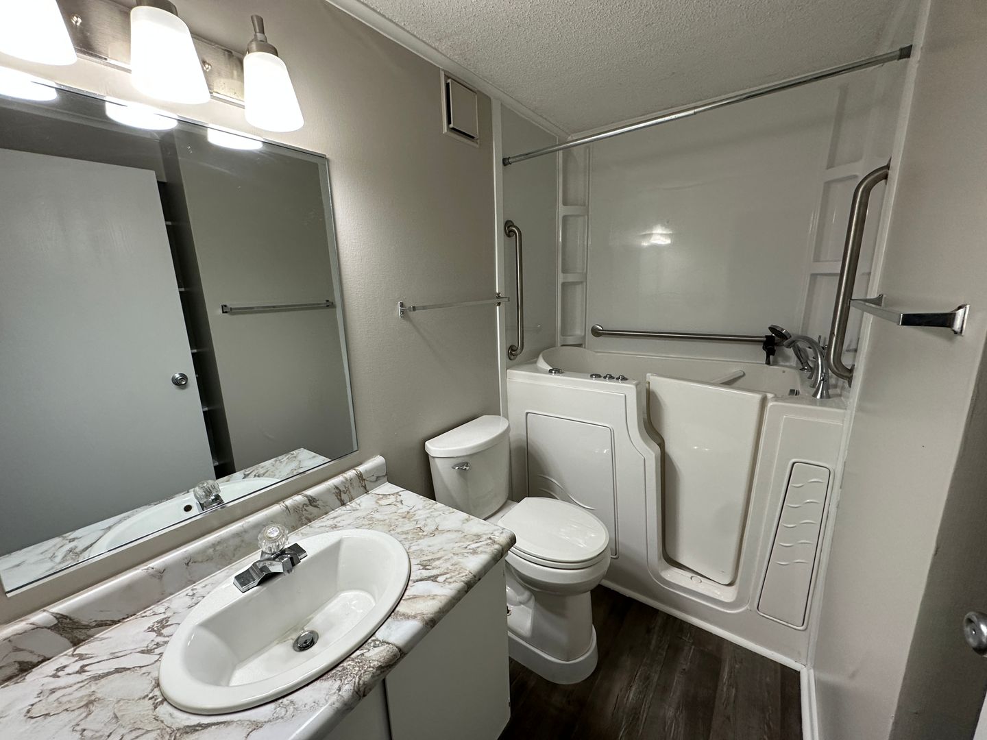 Fort Wayne Apartment: 6037 Ullyot Drive