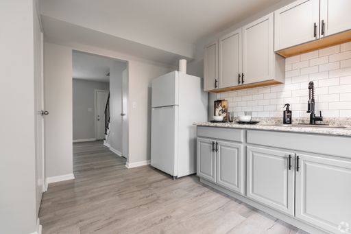 AWESOME Remodeled 2 Bedroom TOWNHOMES! – photo 1