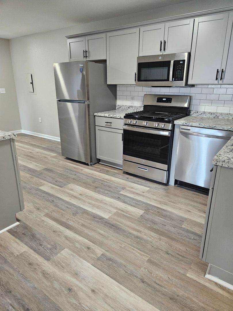 Fort Wayne Apartment: 2020 Hobson Rd