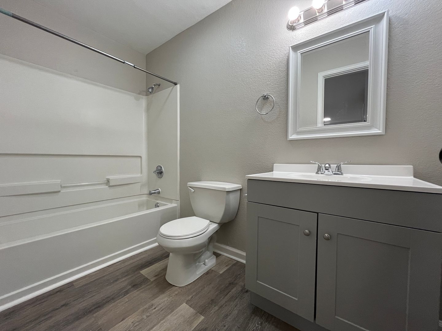 Fort Wayne Apartment: 2020 Hobson Rd