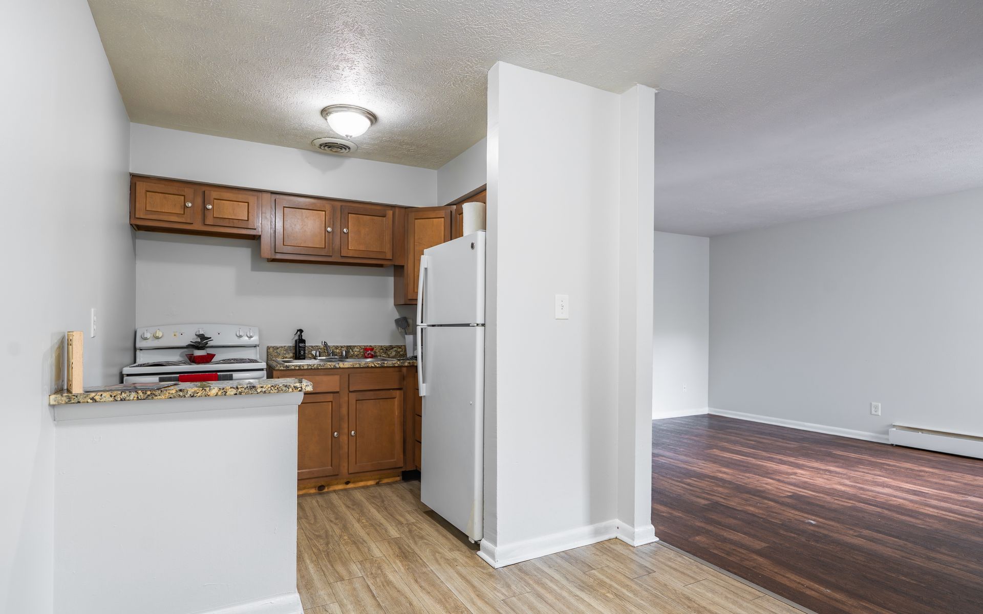 Louisville Apartment: 3700 Chateau Ln