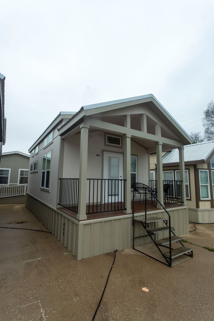 Flint Townhome: 17750 Hwy 155