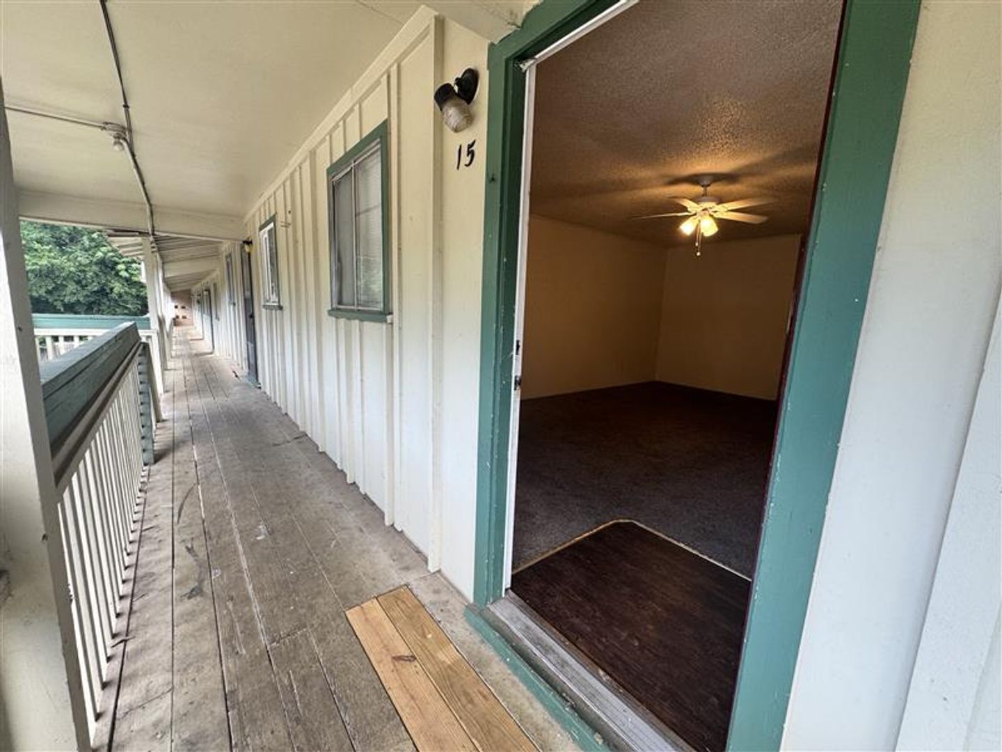 Palestine Apartment: 222 S Church St.
