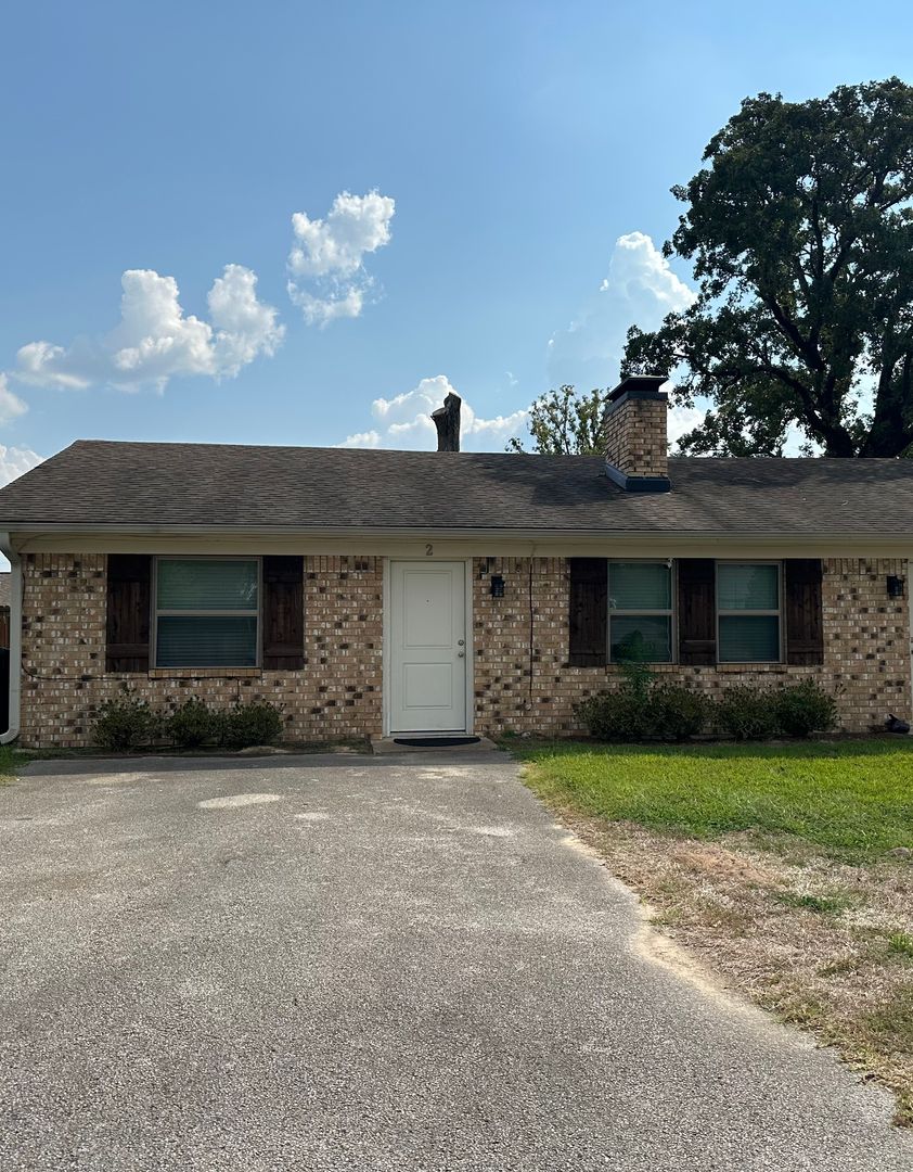 Tyler Multiplex: 811 McClenny Dr. #M02