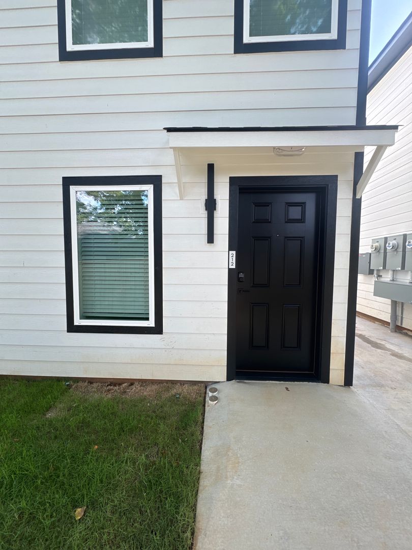 Longview Townhome: 2405 Judson Rd