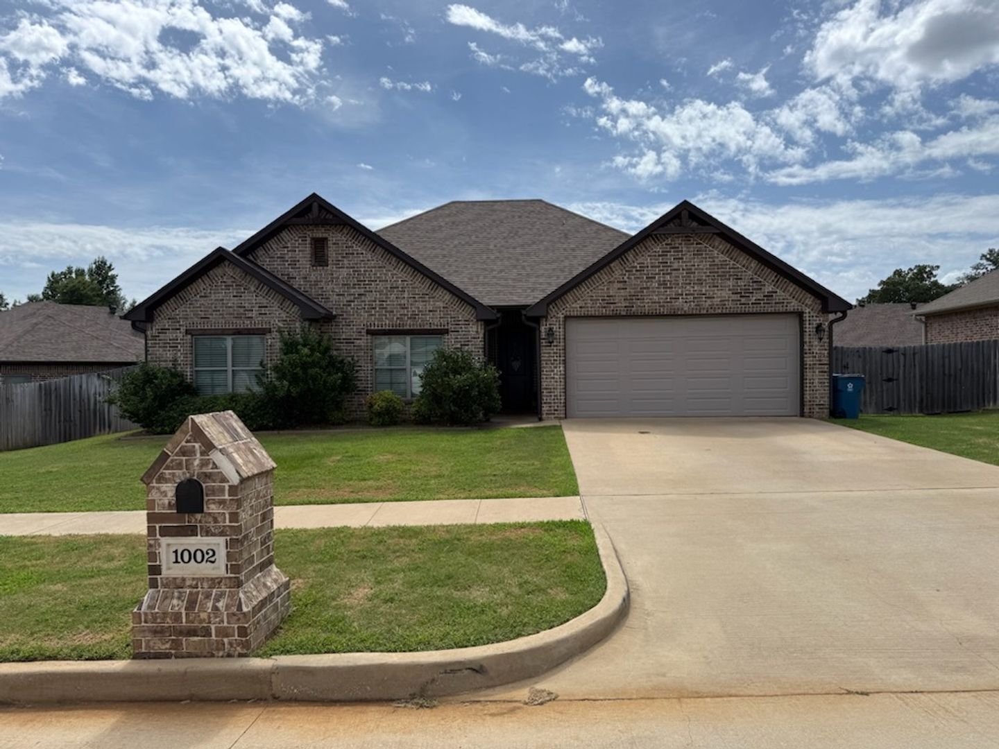 Whitehouse House: 1002 Sunny Meadows