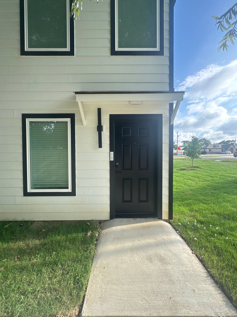 Longview Townhome: 2405 Judson Rd