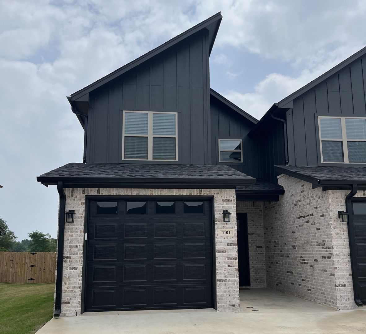 Flint Multiplex: 18662 FM 2493