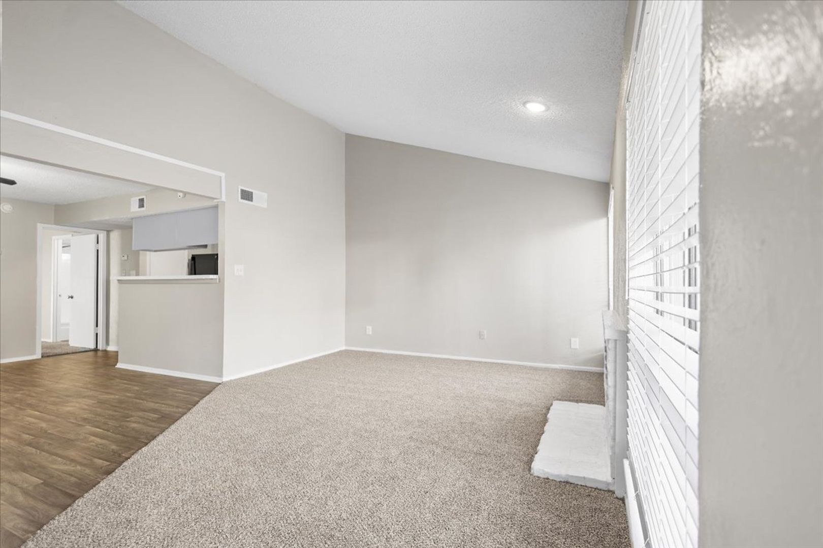 Tyler Apartment: 2720 S Broadway Ave