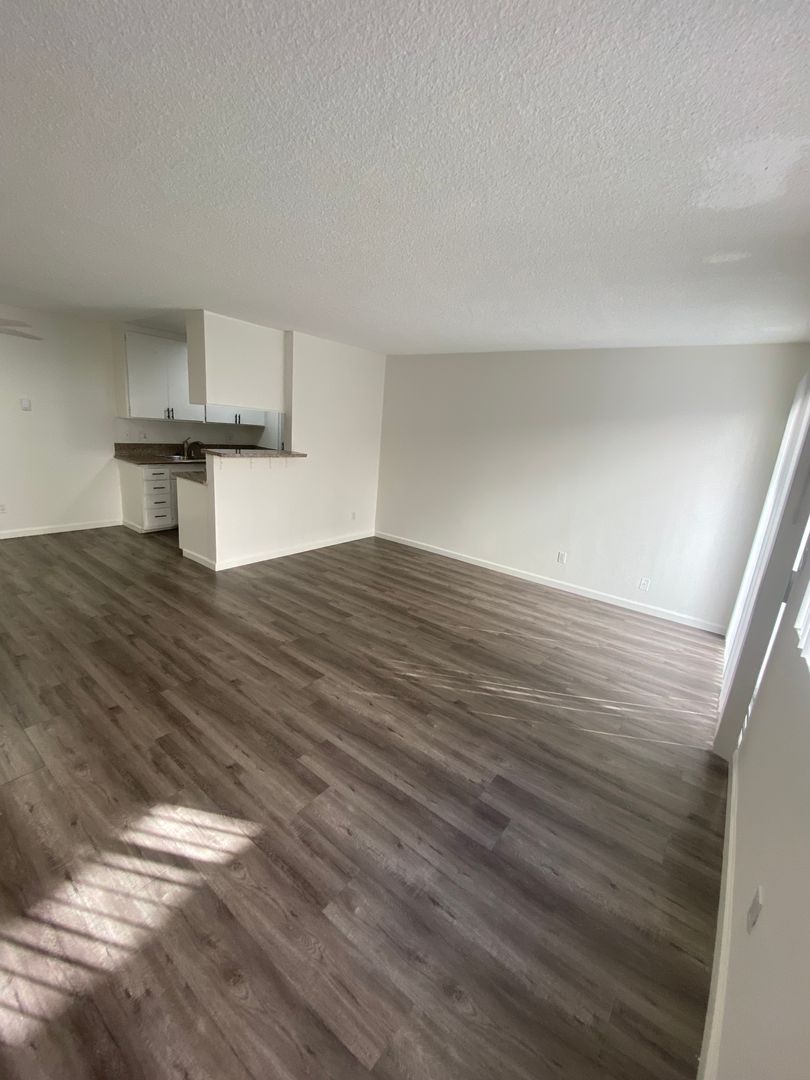 Santa Monica Apartment: 1313 9th St.