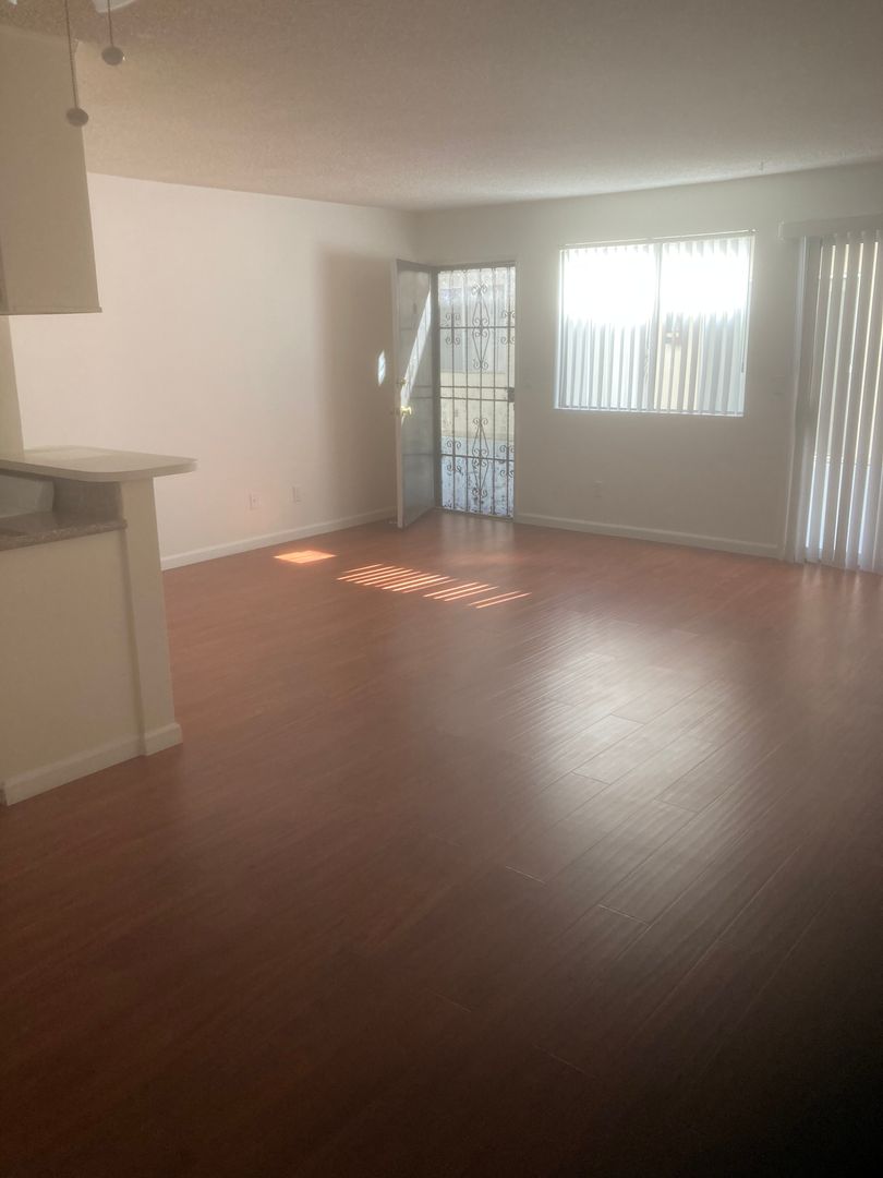 Santa Monica Apartment: 1313 9th St.
