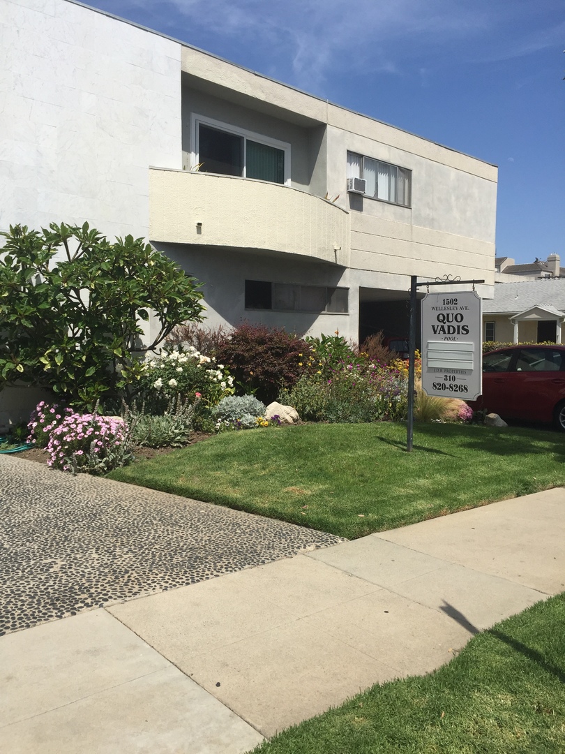 Los Angeles Apartment: 1502 Wellesley Ave