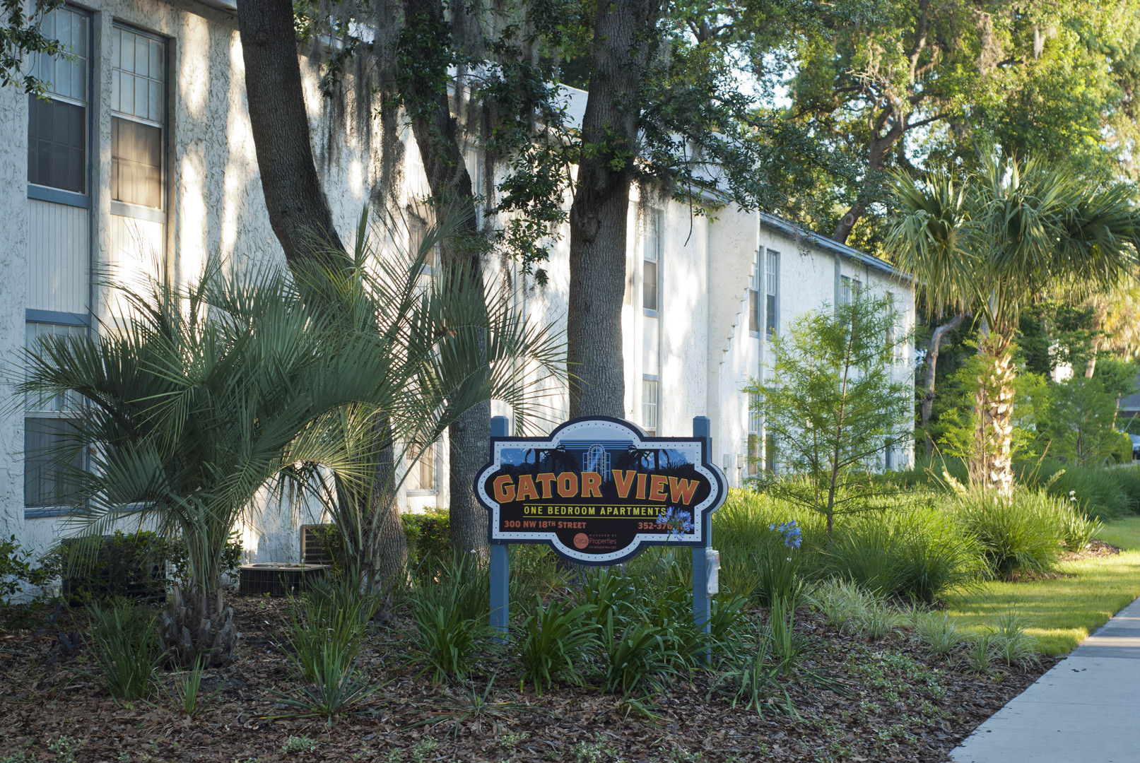 Gainesville Apartment: 300 NW 18th St. & 1600 NW 4th Ave