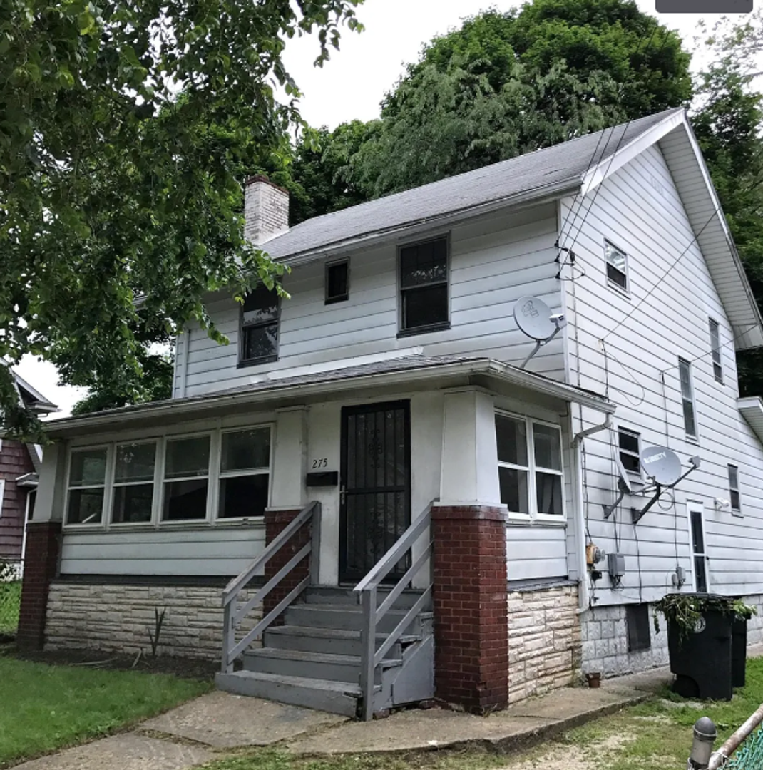 AKRON House: 275 NOAH AVE