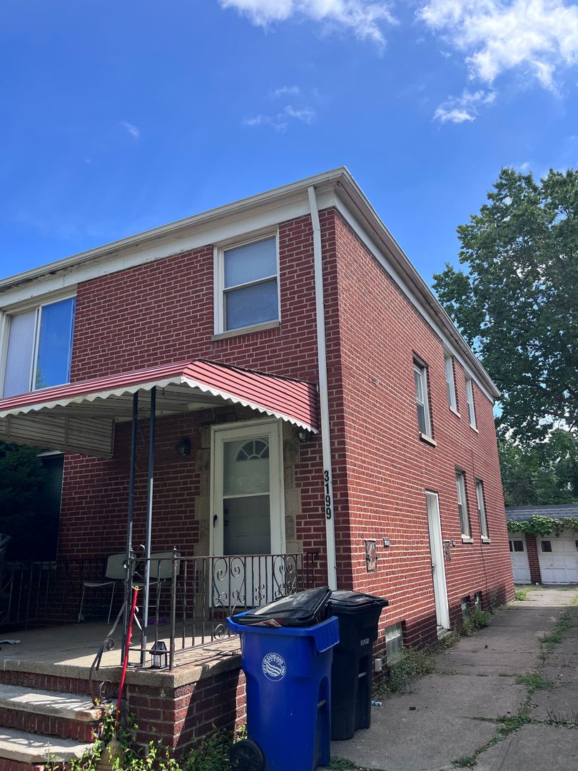 Clevleand Apartment: 3199 W 116th St