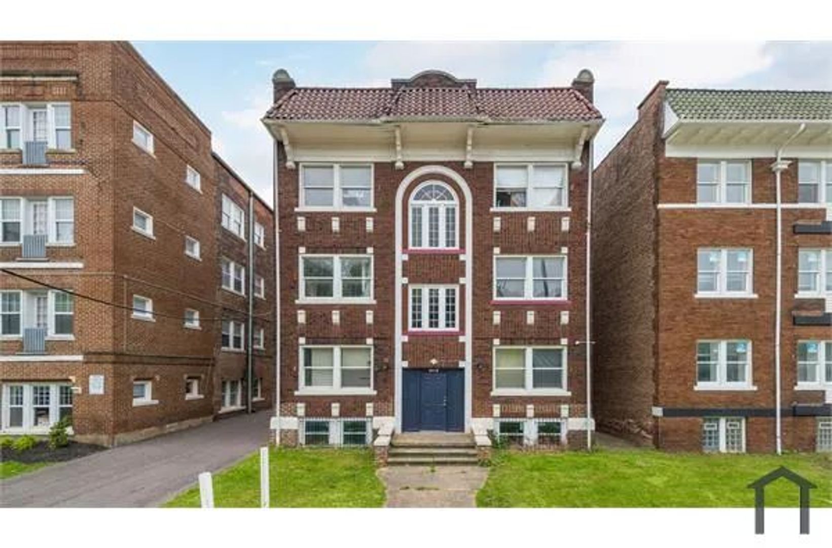 EAST CLEVELAND Apartment: 14120 SUPERIOR AVE