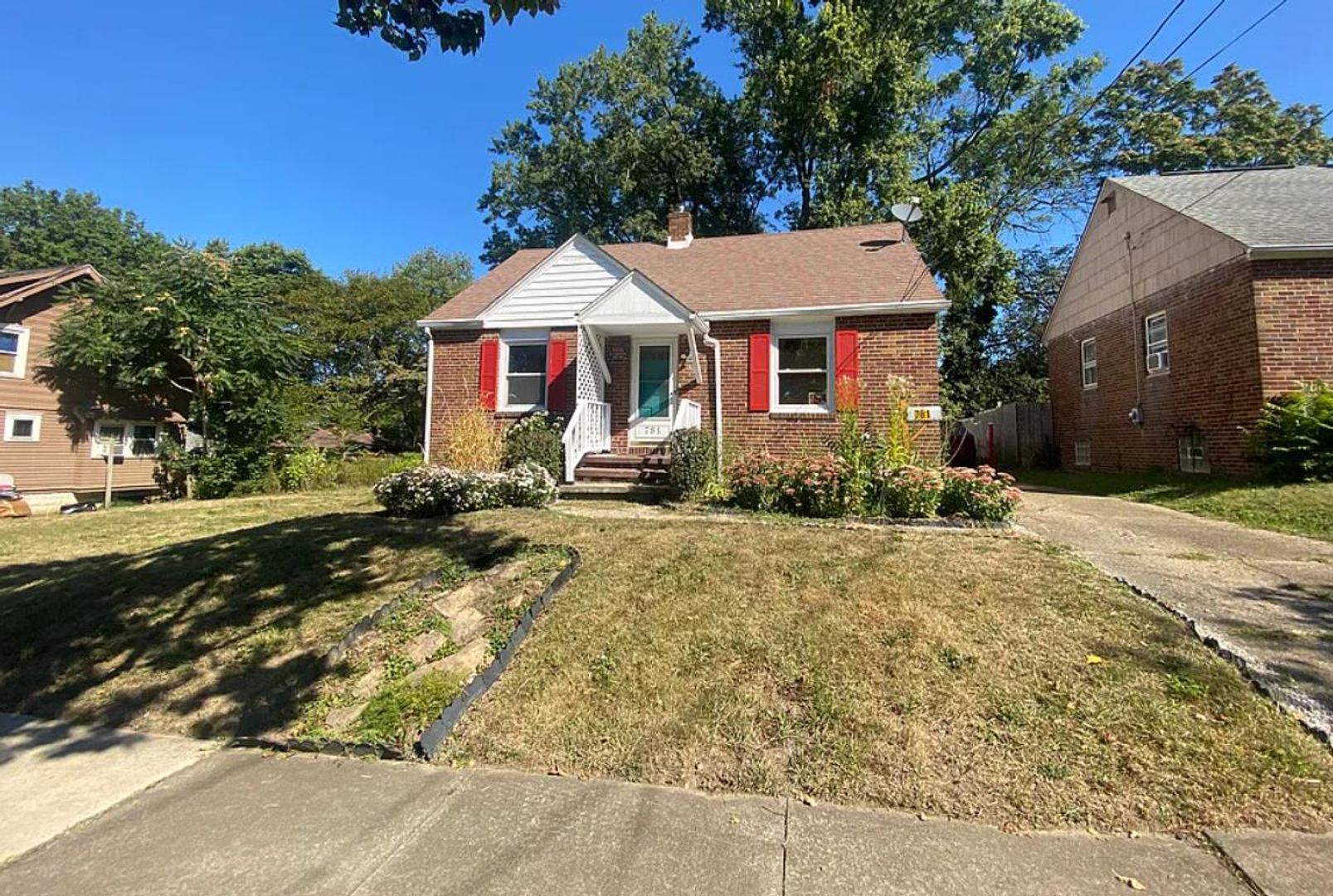 Akron House: 781 Saxon Ave
