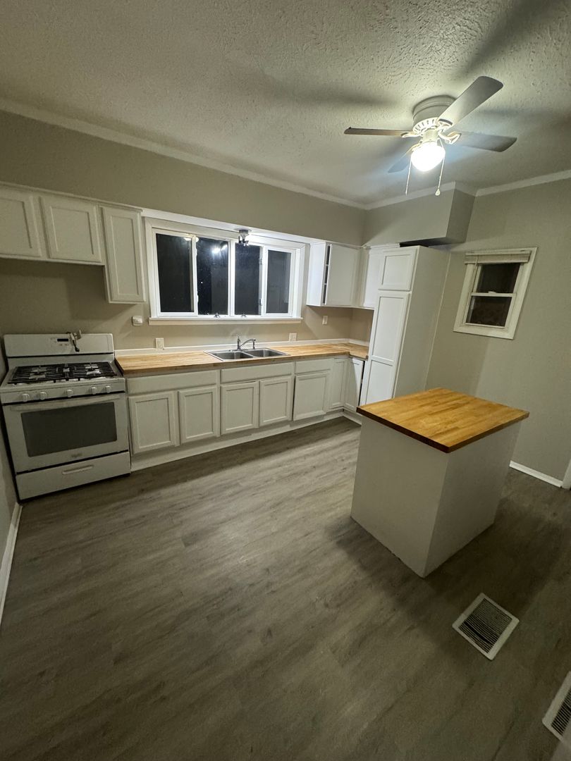 Akron House: 238 nieman at