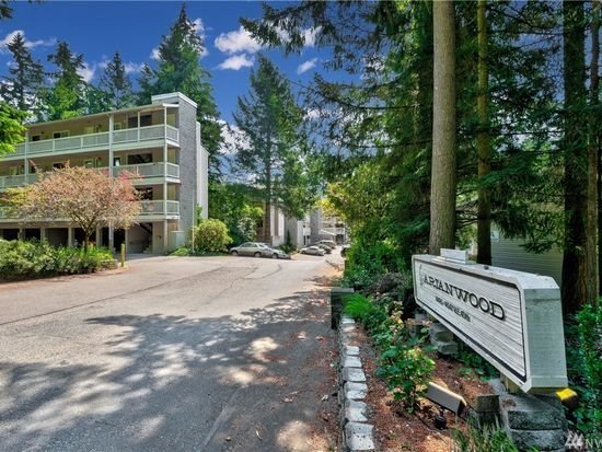 Bellevue House: 14537 NE 40th St Unit 104