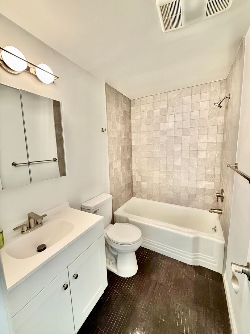 Seattle House: 8352 Wabash Ave S