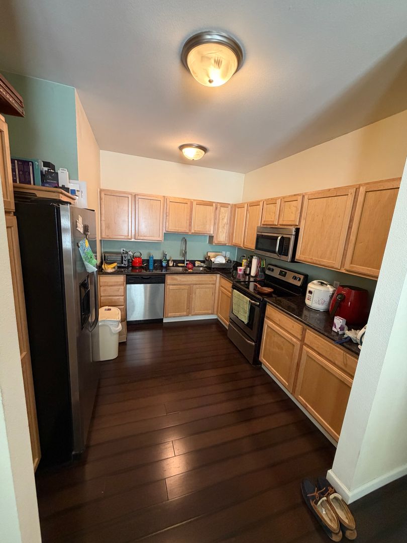 Renton Condo: 2904 SE 8th St #2128