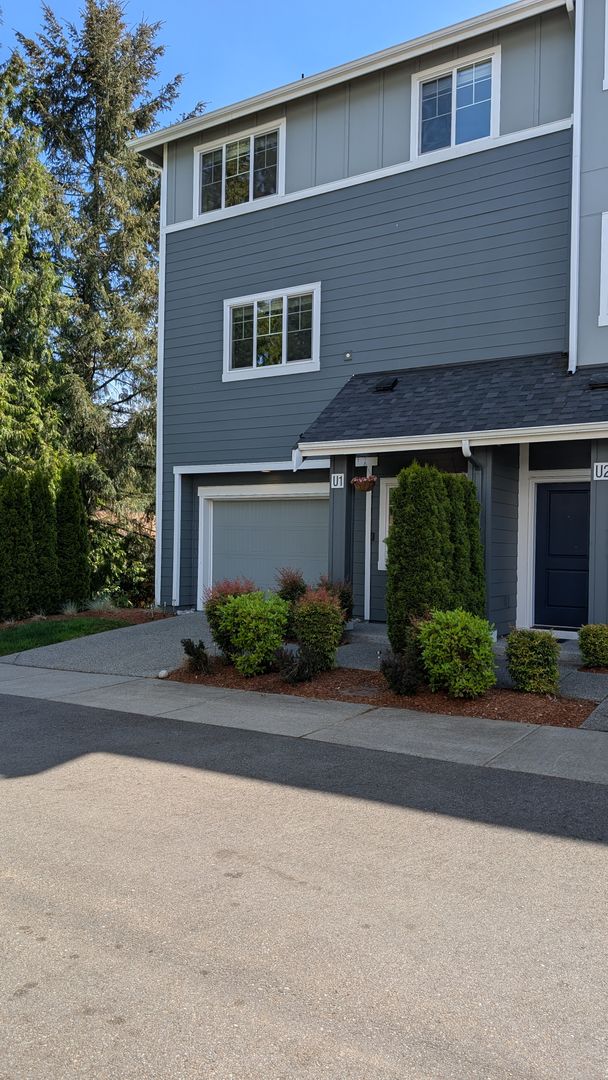 Bothell House: 1621 Seattle Hill Rd #U1,