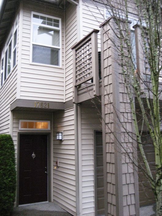 Renton Condo: 17621 134th LN SE