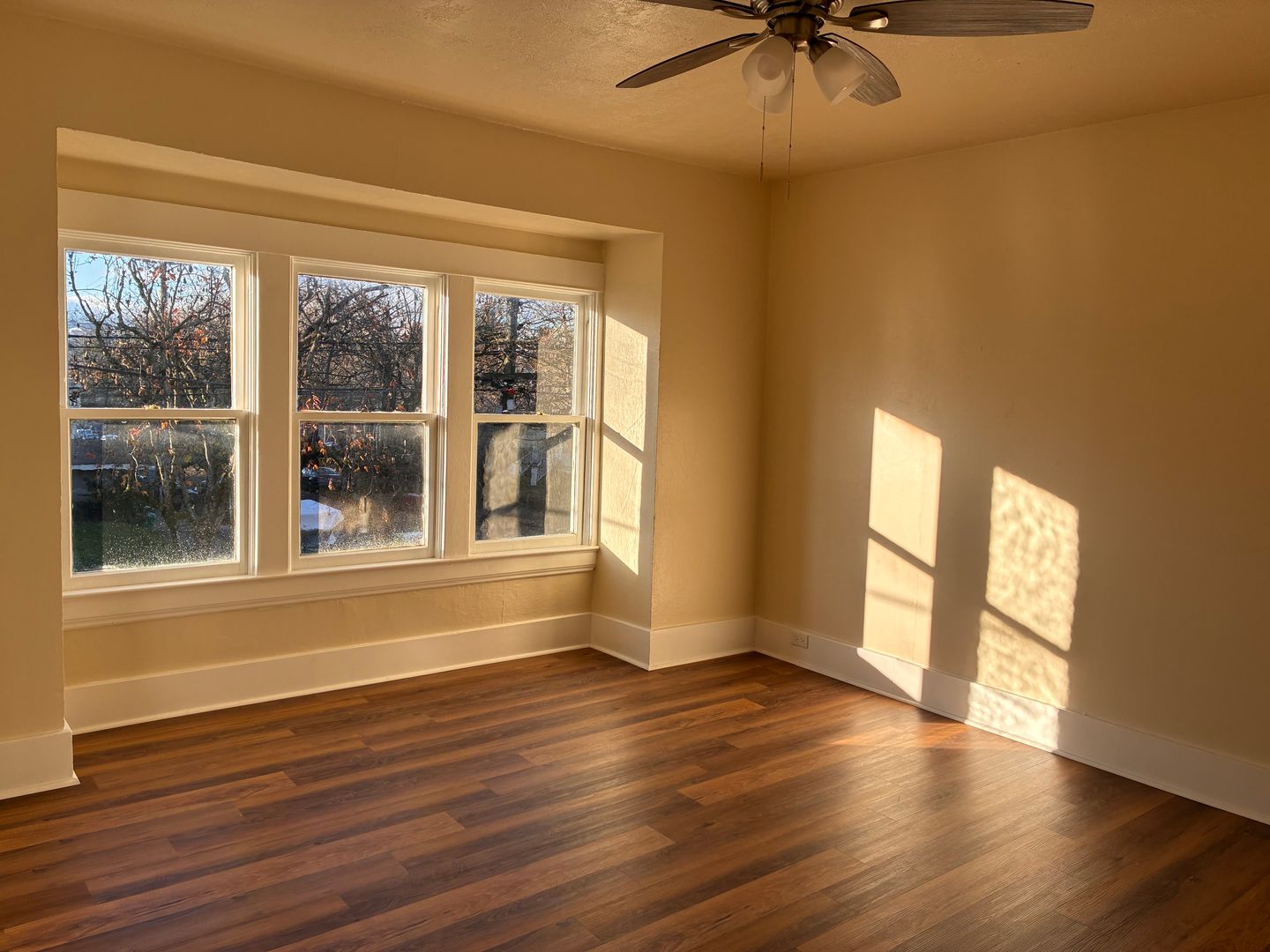 Portland Apartment: 1704 S.E. Main St. #2