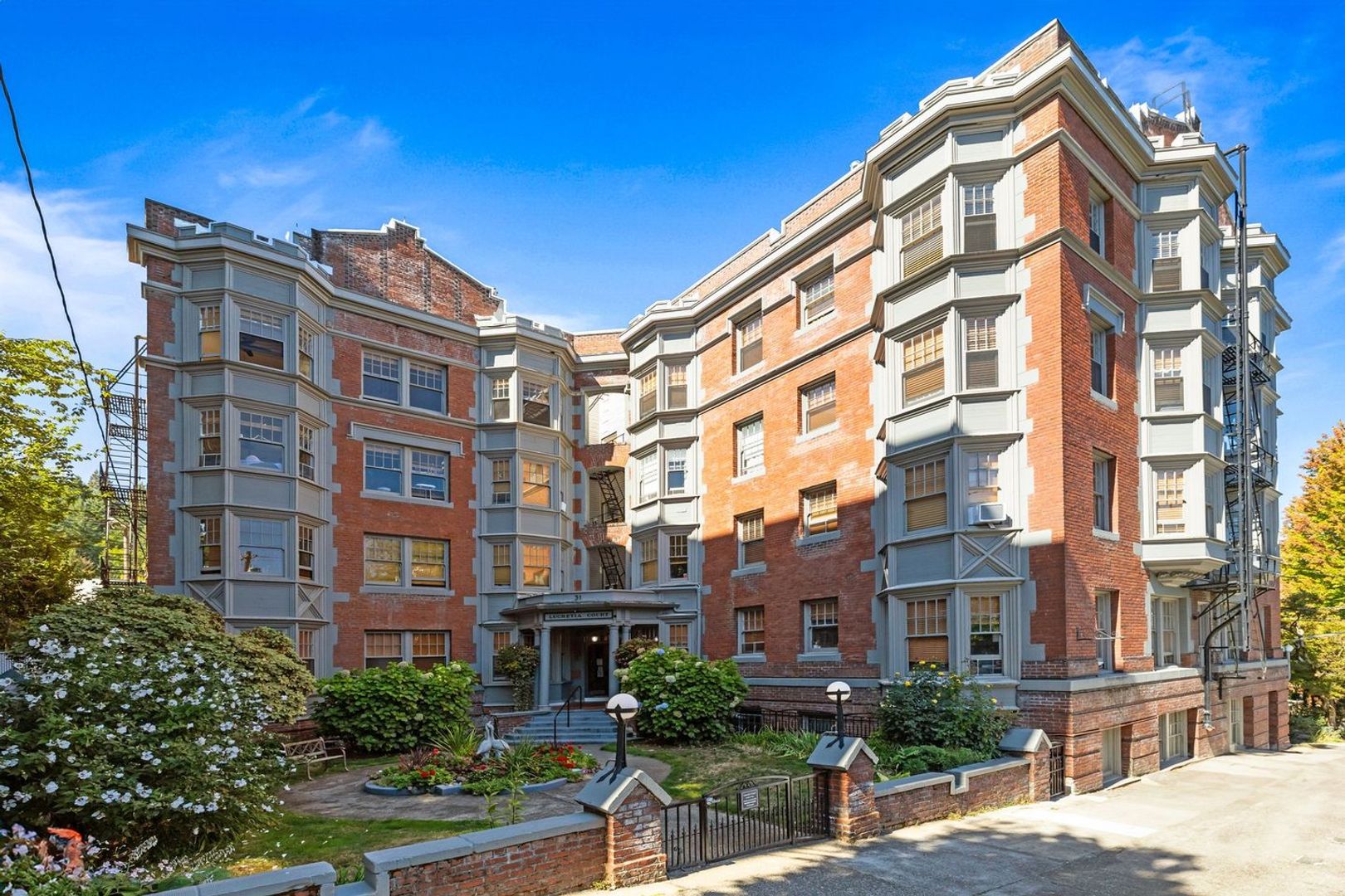 Portland Apartment: 31  NW  22nd Pl