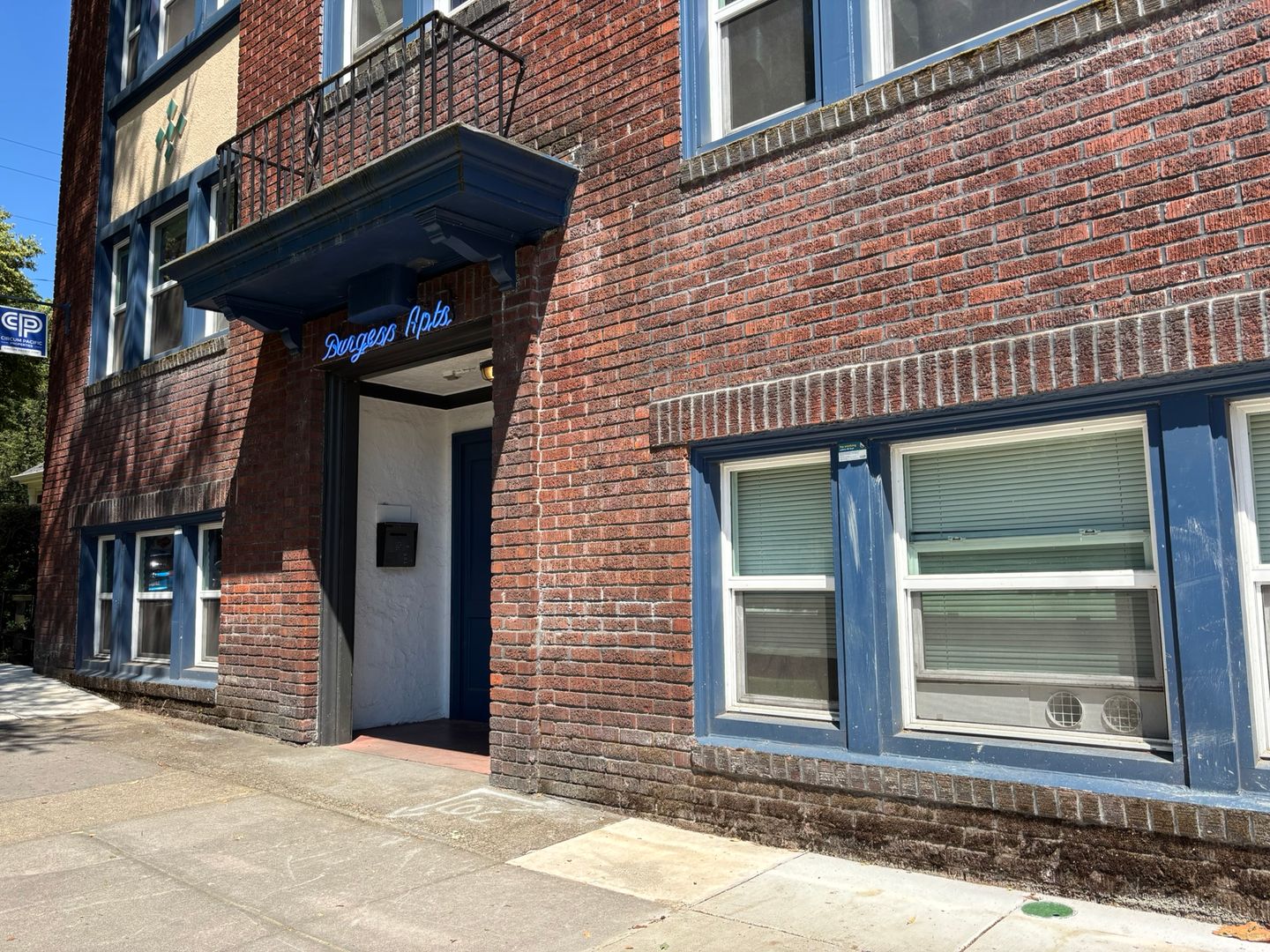 Portland Apartment: 2051 NW Lovejoy St.