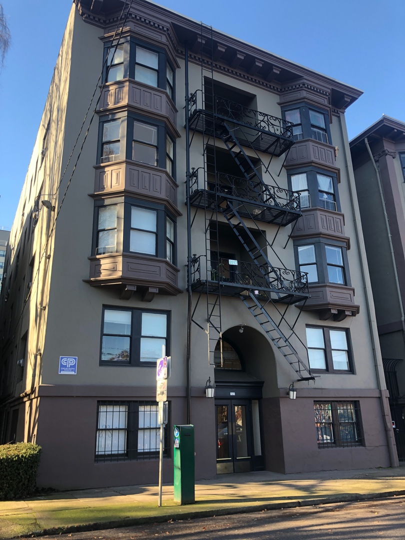 Portland Apartment: 325  NW 18th  Ave.