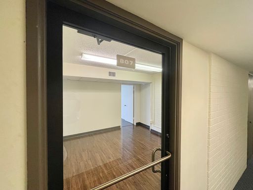 8th Floor, 1,000 Sq Ft Office Suite - NO CAM FEES- Available February 2023 – photo 1