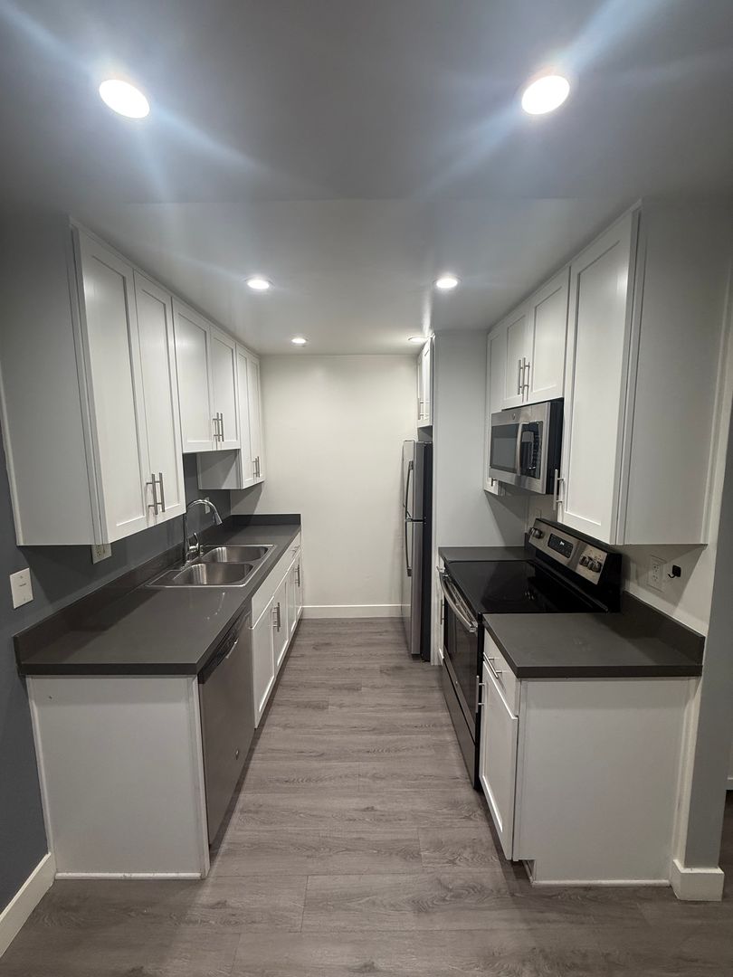 San Diego Apartment: 4999 Sterling Court