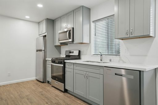 One Bedroom w/ Washer & Dryer in unit – photo 1