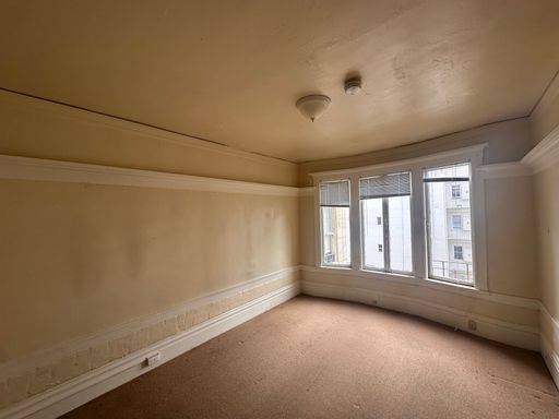 Charming Top Floor Tenderloin Studio – photo 1