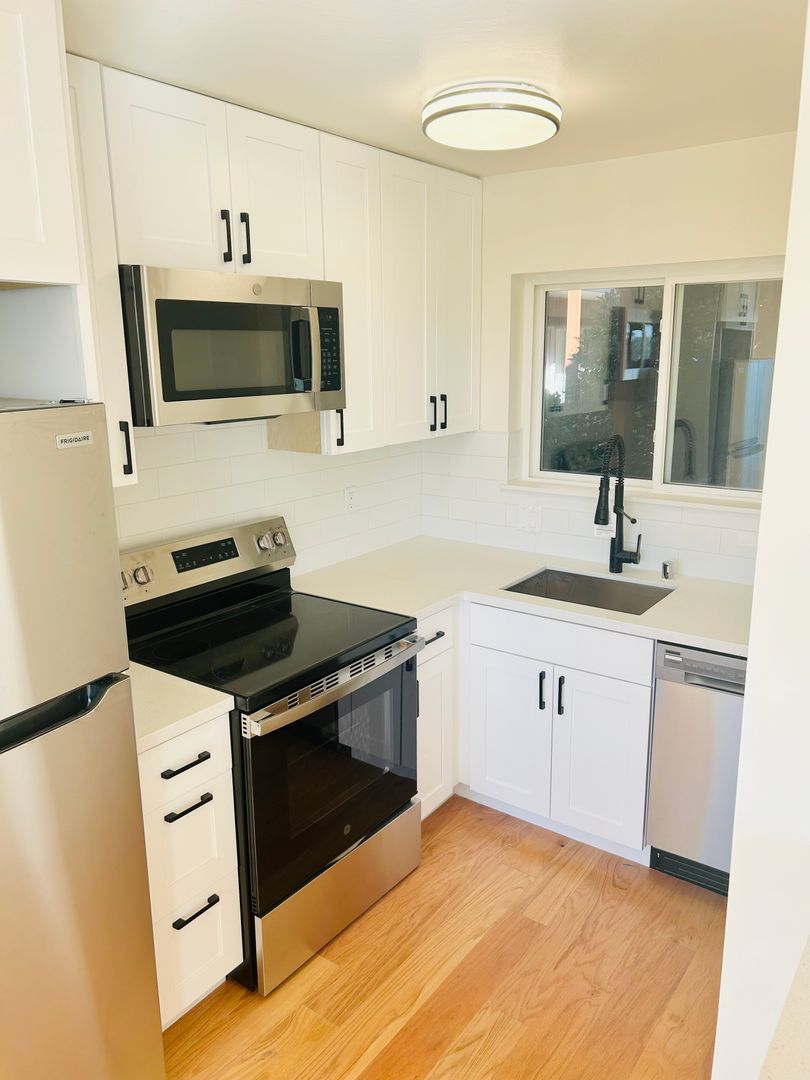 San Francisco Apartment: 1556 Great Highway