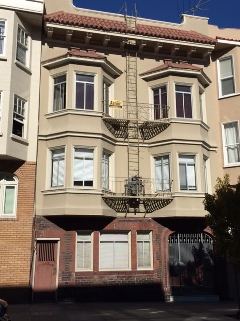 San Francisco Apartment: 1732 Washington Street