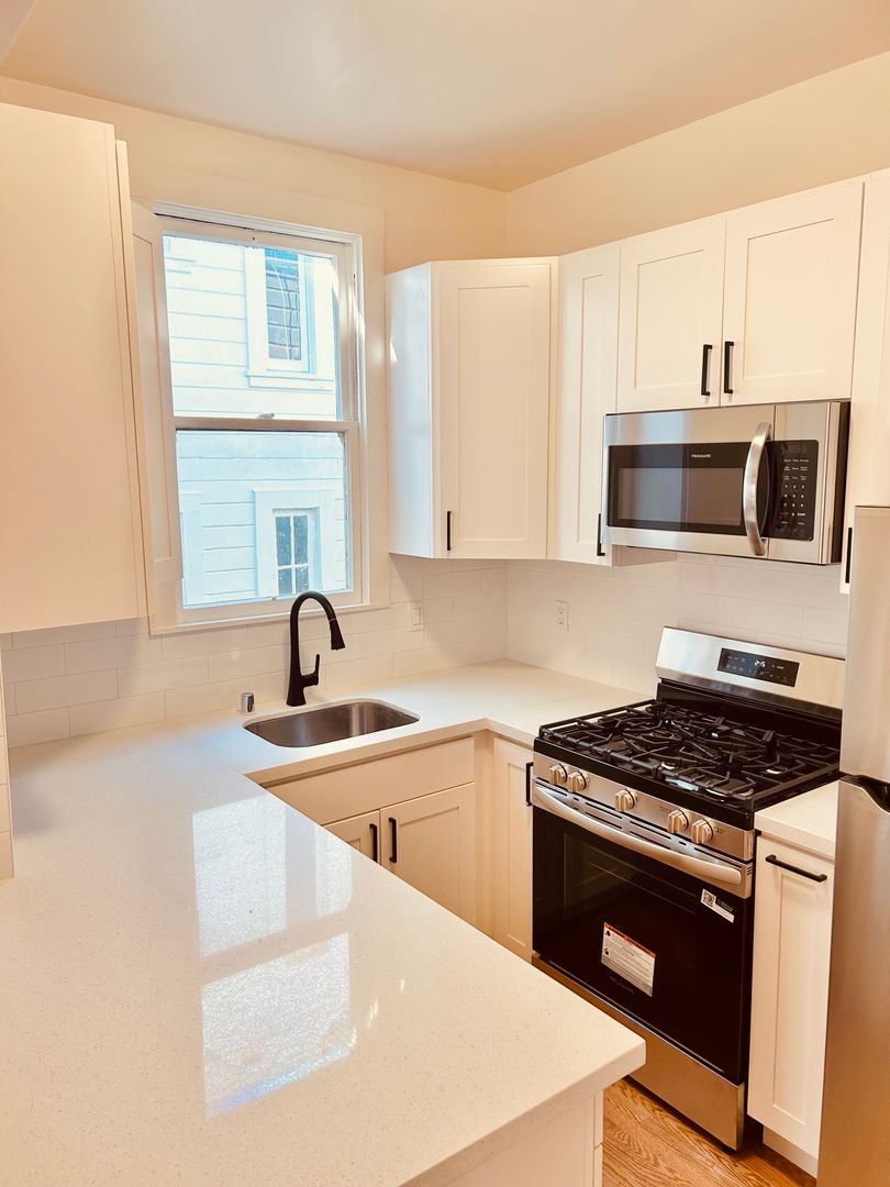 San Francisco Apartment: 1732 Washington Street