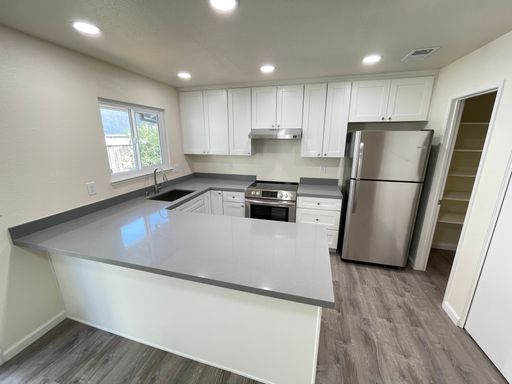 Beautiful Remodeled 2 Bed / 2 Bath w/Large Private Yard – photo 1