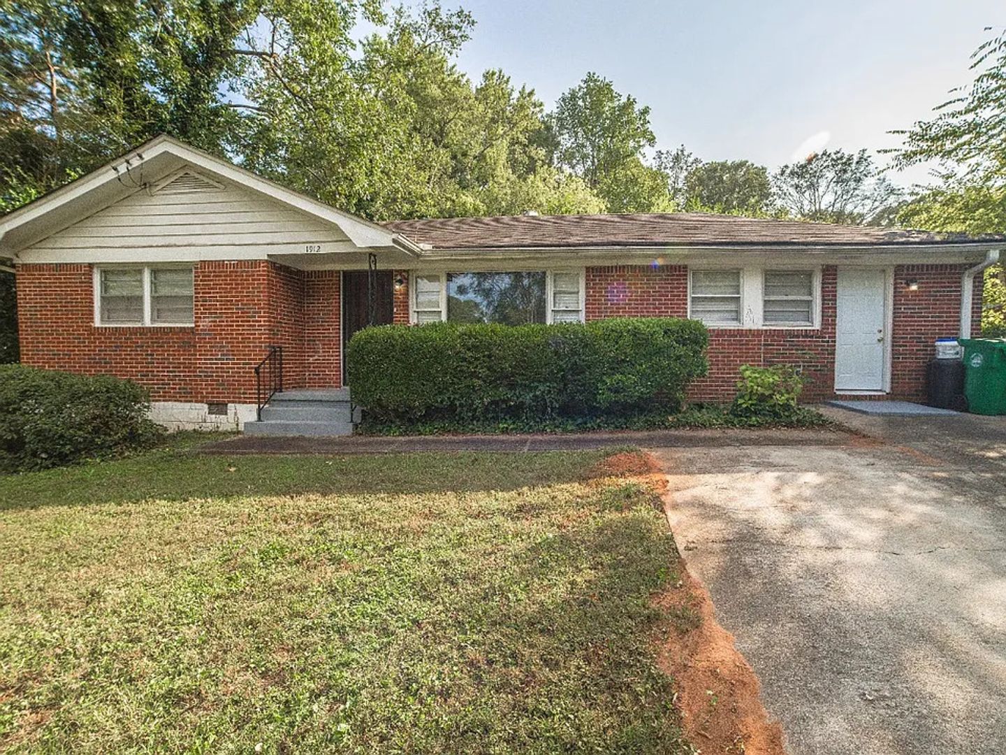 Decatur House: 1912 Bandera Dr