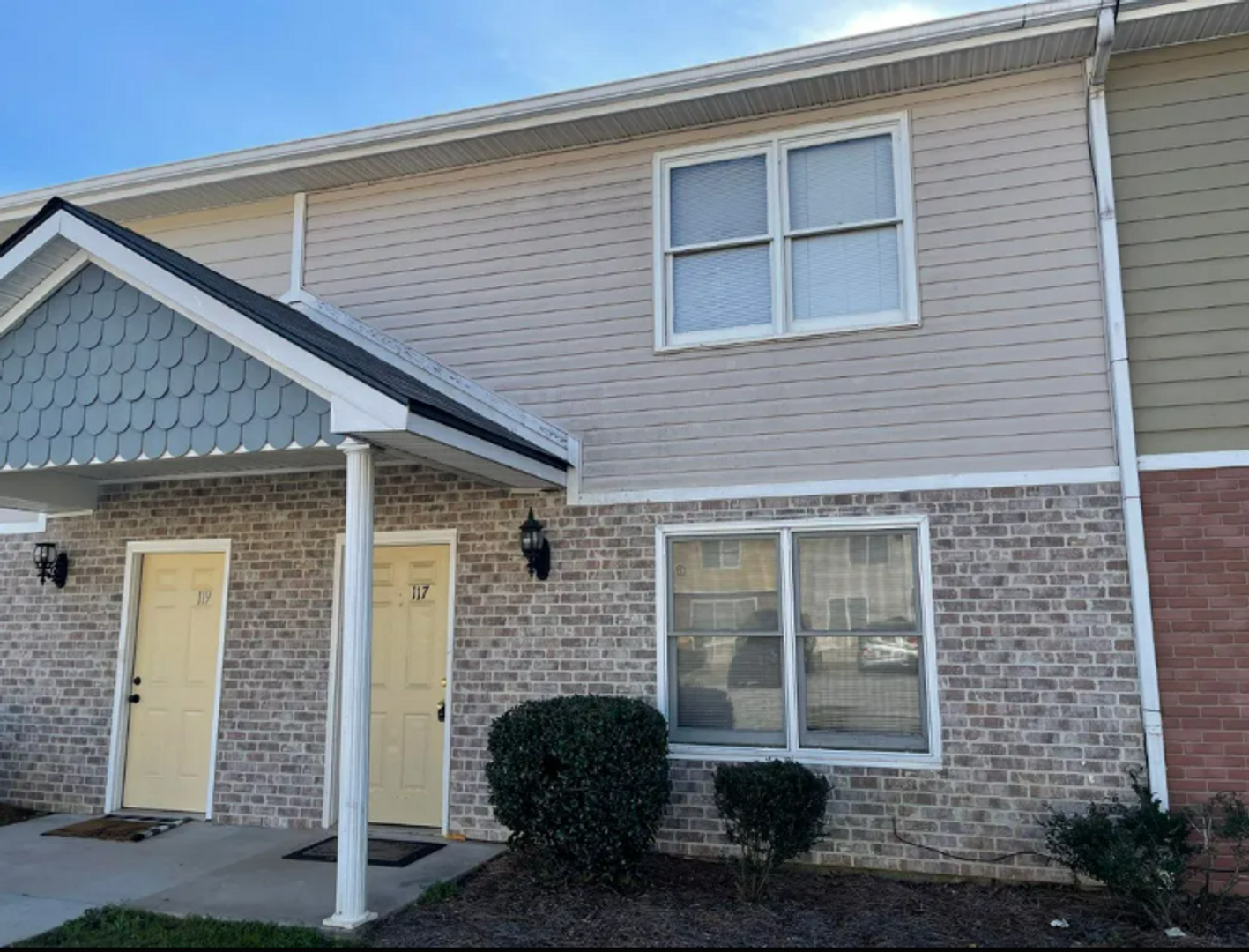 Stockbridge House: 117 Hudson Bridge Ter