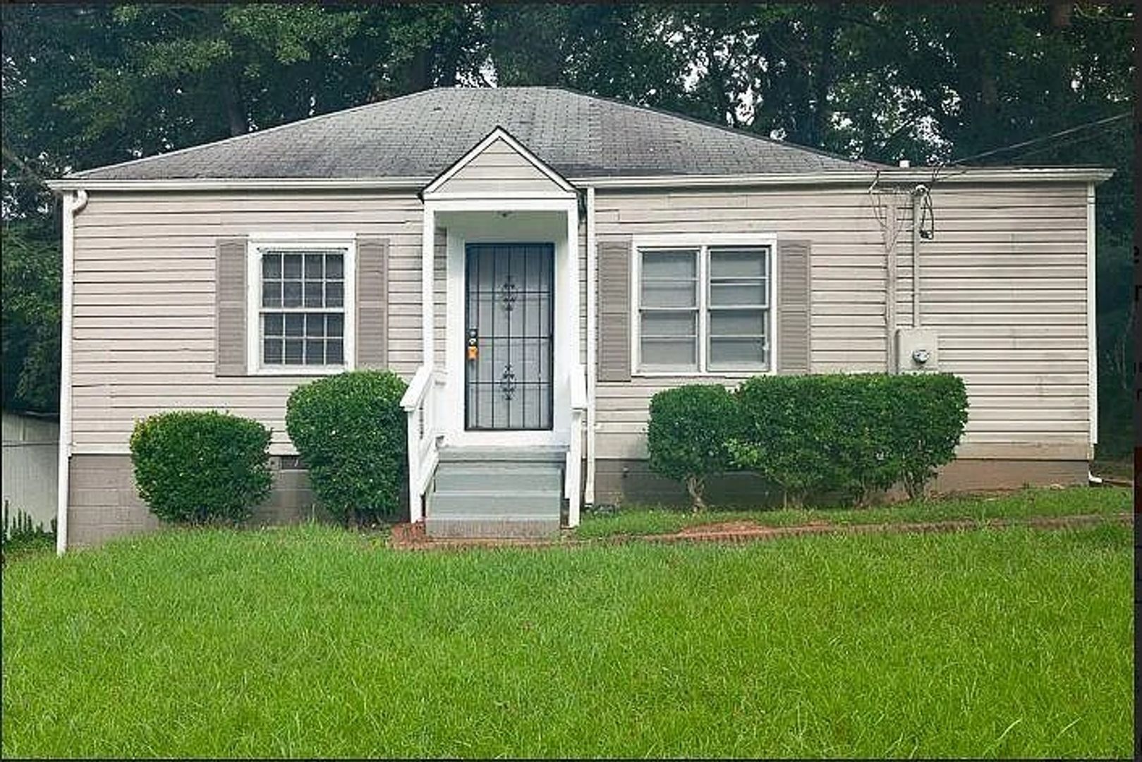 Atlanta House: 450 Forrest Ridge Dr NW