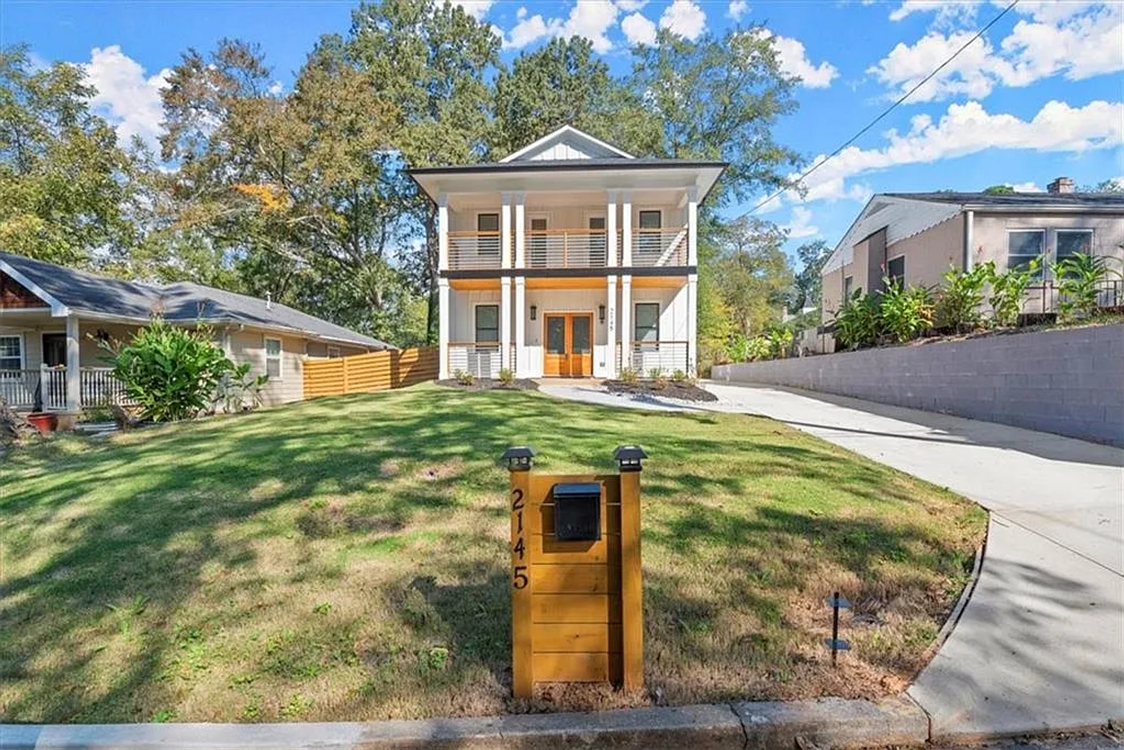 College Park House: 2145 Park Ter