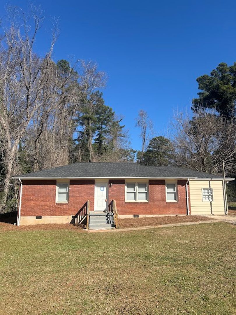 Decatur House: 2524 Habersham Dr