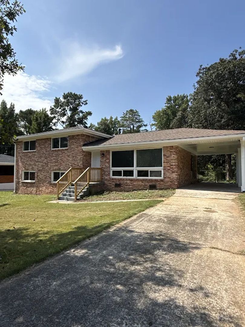 Decatur House: 2379 Miriam Ln