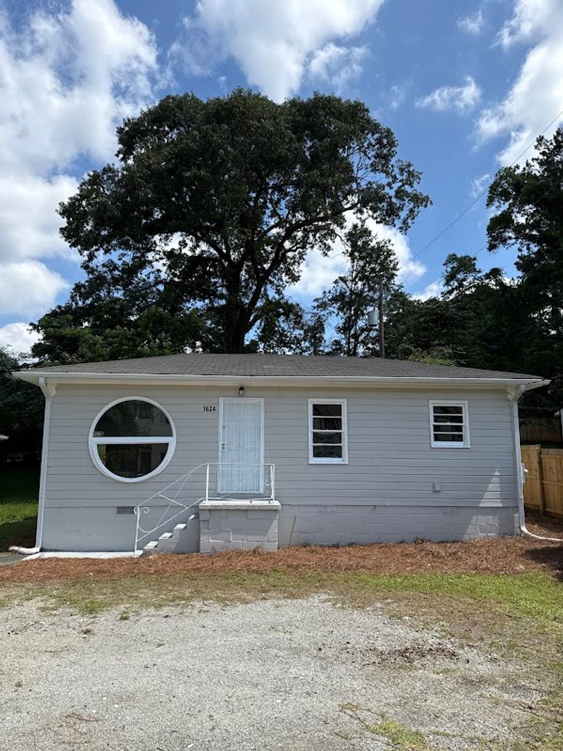 Atlanta House: 1624 Eastland Rd SE