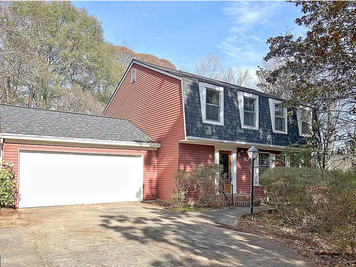 Peachtree City House: 117 Hickory Dr