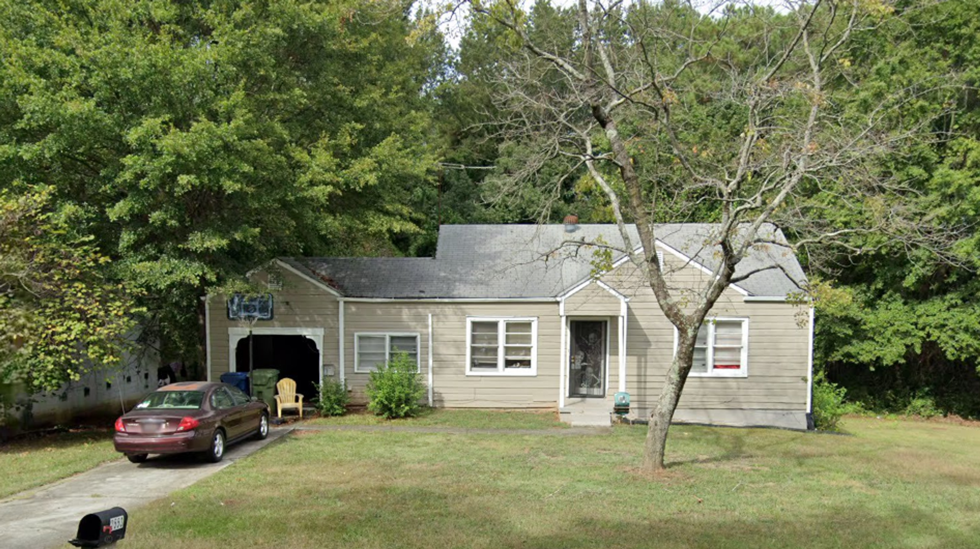 Atlanta House: 2553 Loghaven Dr NW